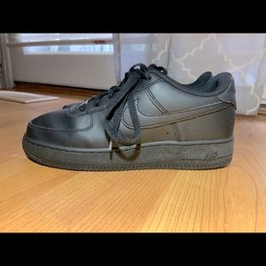 NIKE black Air Force 1’s